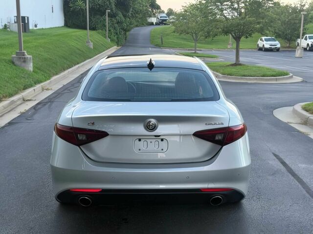 Серый Альфа Giulia, объемом двигателя 2 л и пробегом 63 тыс. км за 12000 $, фото 6 на Automoto.ua