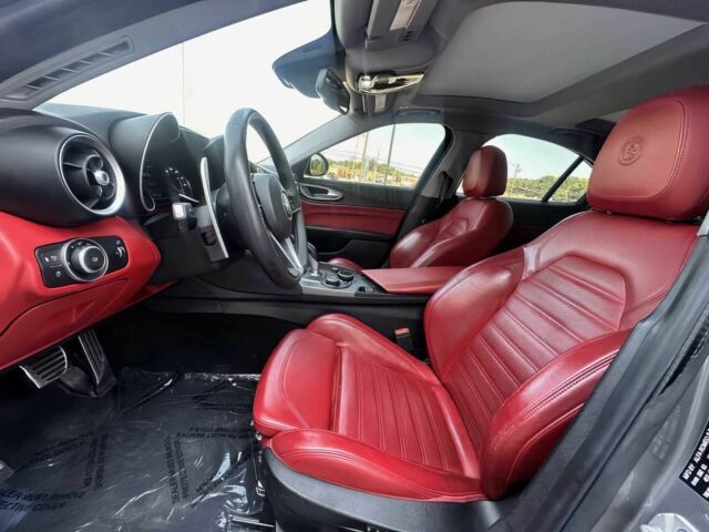 Сірий Альфа Giulia, об'ємом двигуна 2 л та пробігом 44 тис. км за 8900 $, фото 9 на Automoto.ua