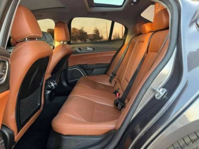 Серый Альфа Giulia, объемом двигателя 2 л и пробегом 67 тыс. км за 8000 $, фото 9 на Automoto.ua