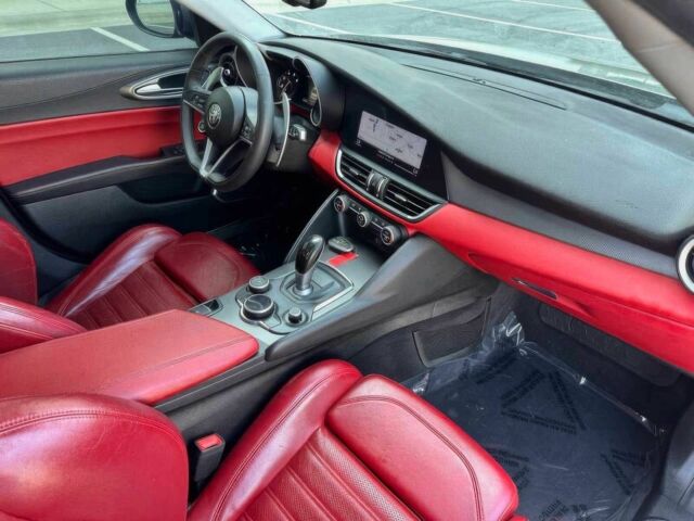Сірий Альфа Giulia, об'ємом двигуна 2 л та пробігом 44 тис. км за 8900 $, фото 16 на Automoto.ua