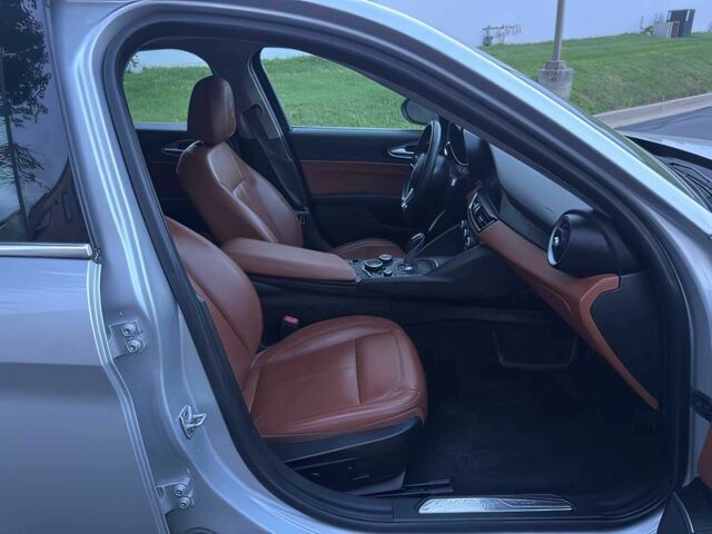 Серый Альфа Giulia, объемом двигателя 2 л и пробегом 63 тыс. км за 12000 $, фото 11 на Automoto.ua
