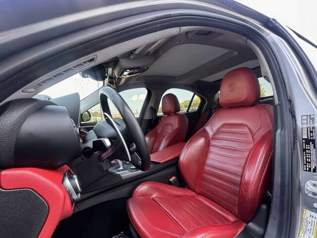Сірий Альфа Giulia, об'ємом двигуна 2 л та пробігом 35 тис. км за 10100 $, фото 7 на Automoto.ua