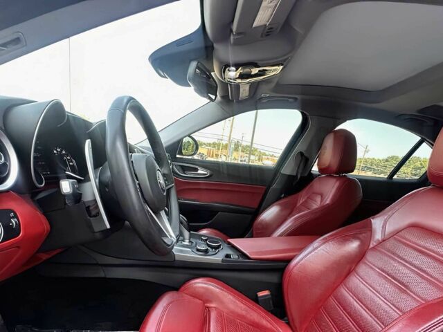 Сірий Альфа Giulia, об'ємом двигуна 2 л та пробігом 35 тис. км за 10100 $, фото 8 на Automoto.ua