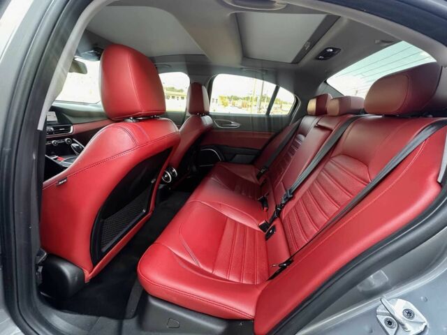 Сірий Альфа Giulia, об'ємом двигуна 2 л та пробігом 35 тис. км за 10100 $, фото 11 на Automoto.ua
