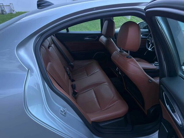 Серый Альфа Giulia, объемом двигателя 2 л и пробегом 63 тыс. км за 12000 $, фото 13 на Automoto.ua
