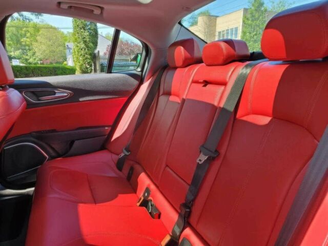 Серый Альфа Giulia, объемом двигателя 2 л и пробегом 25 тыс. км за 17300 $, фото 12 на Automoto.ua