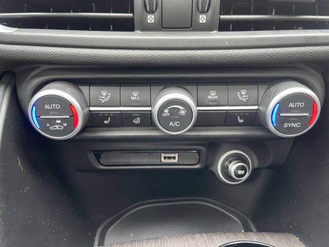 Сірий Альфа Giulia, об'ємом двигуна 2 л та пробігом 26 тис. км за 15700 $, фото 6 на Automoto.ua