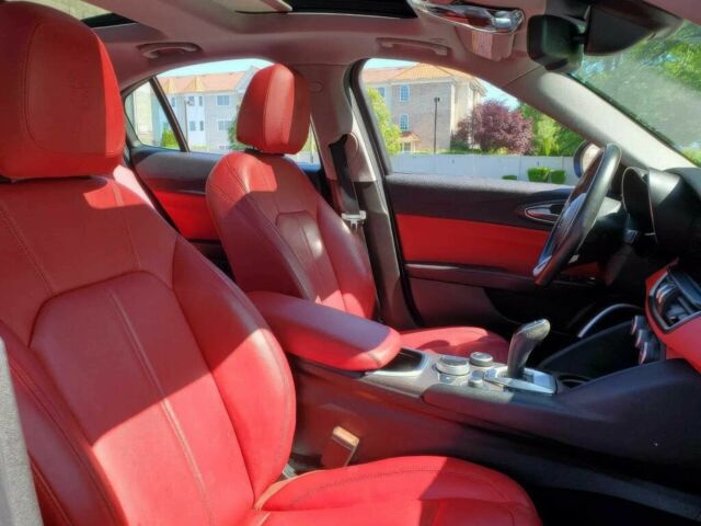 Серый Альфа Giulia, объемом двигателя 2 л и пробегом 25 тыс. км за 17300 $, фото 7 на Automoto.ua