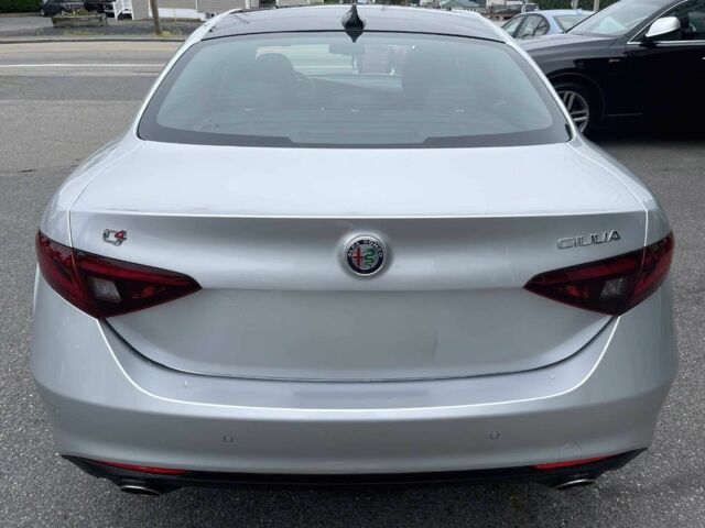 Сірий Альфа Giulia, об'ємом двигуна 2 л та пробігом 26 тис. км за 15700 $, фото 4 на Automoto.ua