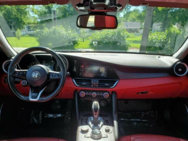 Серый Альфа Giulia, объемом двигателя 2 л и пробегом 25 тыс. км за 17300 $, фото 8 на Automoto.ua