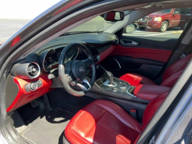 Серый Альфа Giulia, объемом двигателя 2 л и пробегом 28 тыс. км за 4000 $, фото 7 на Automoto.ua