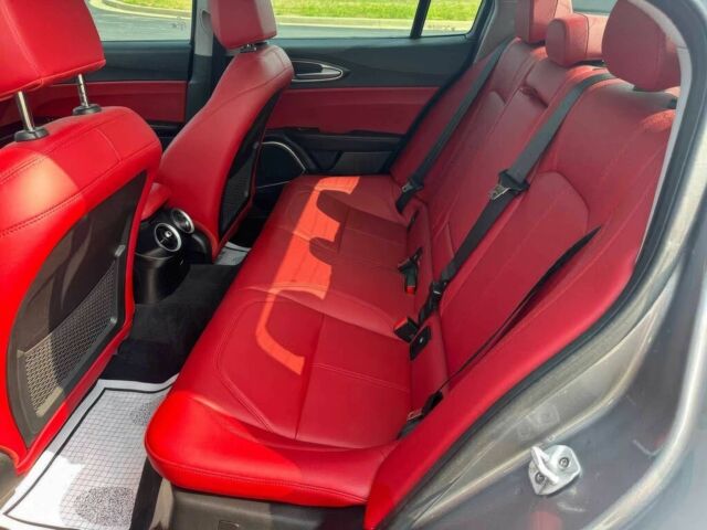 Серый Альфа Giulia, объемом двигателя 2 л и пробегом 32 тыс. км за 15000 $, фото 11 на Automoto.ua