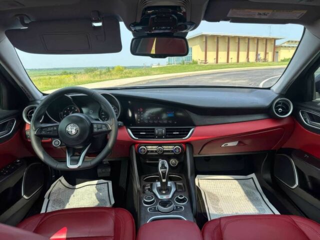 Серый Альфа Giulia, объемом двигателя 2 л и пробегом 32 тыс. км за 15000 $, фото 13 на Automoto.ua