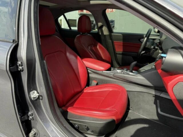 Серый Альфа Giulia, объемом двигателя 2 л и пробегом 28 тыс. км за 4000 $, фото 8 на Automoto.ua