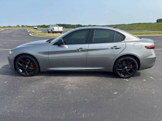Серый Альфа Giulia, объемом двигателя 2 л и пробегом 42 тыс. км за 11700 $, фото 3 на Automoto.ua