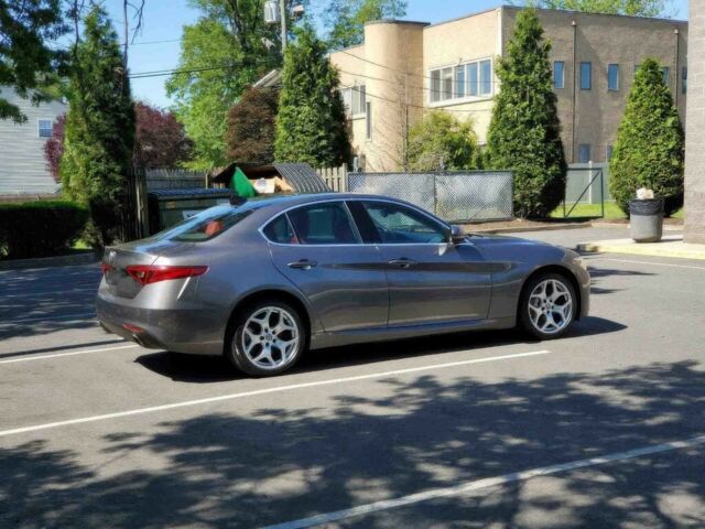 Серый Альфа Giulia, объемом двигателя 2 л и пробегом 25 тыс. км за 17300 $, фото 5 на Automoto.ua