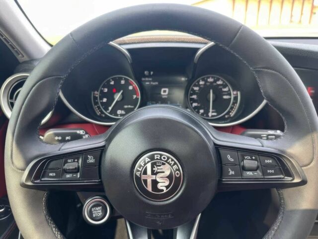 Серый Альфа Giulia, объемом двигателя 2 л и пробегом 32 тыс. км за 15000 $, фото 14 на Automoto.ua