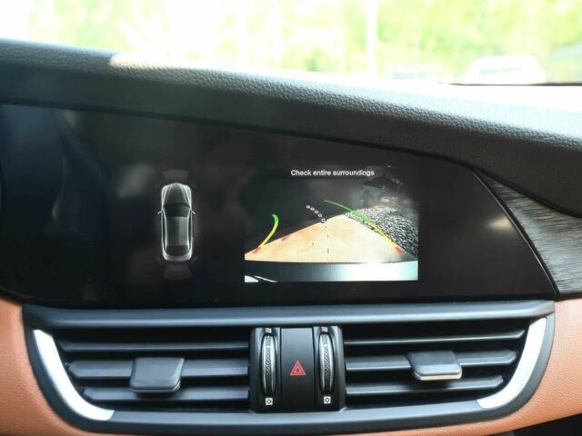 Серый Альфа Giulia, объемом двигателя 2 л и пробегом 22 тыс. км за 12300 $, фото 11 на Automoto.ua