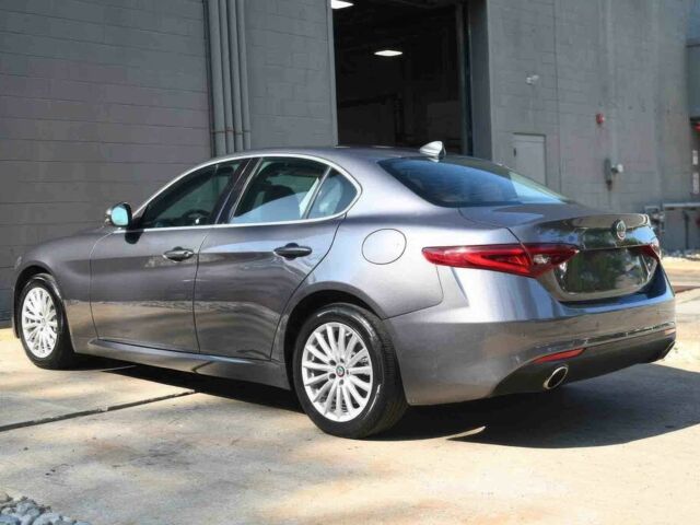 Серый Альфа Giulia, объемом двигателя 2 л и пробегом 22 тыс. км за 12300 $, фото 4 на Automoto.ua