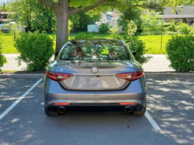 Серый Альфа Giulia, объемом двигателя 2 л и пробегом 25 тыс. км за 17300 $, фото 4 на Automoto.ua