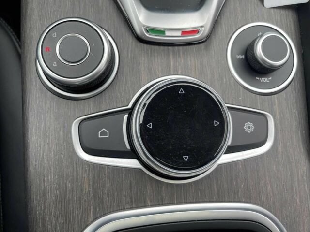 Сірий Альфа Giulia, об'ємом двигуна 2 л та пробігом 26 тис. км за 15700 $, фото 8 на Automoto.ua