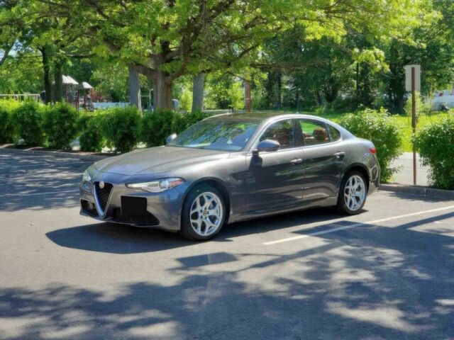 Серый Альфа Giulia, объемом двигателя 2 л и пробегом 25 тыс. км за 17300 $, фото 2 на Automoto.ua