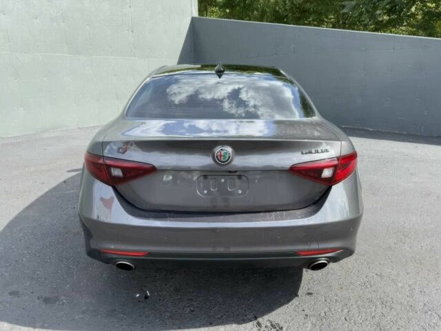 Серый Альфа Giulia, объемом двигателя 2 л и пробегом 28 тыс. км за 4000 $, фото 4 на Automoto.ua