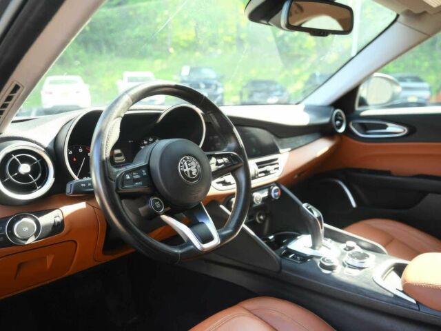 Серый Альфа Giulia, объемом двигателя 2 л и пробегом 22 тыс. км за 12300 $, фото 8 на Automoto.ua