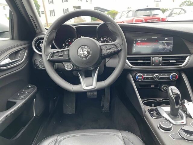 Сірий Альфа Giulia, об'ємом двигуна 2 л та пробігом 26 тис. км за 15700 $, фото 7 на Automoto.ua