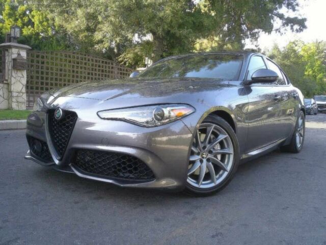 Серый Альфа Giulia, объемом двигателя 2 л и пробегом 45 тыс. км за 13000 $, фото 4 на Automoto.ua