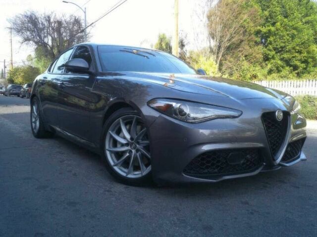 Серый Альфа Giulia, объемом двигателя 2 л и пробегом 45 тыс. км за 13000 $, фото 1 на Automoto.ua