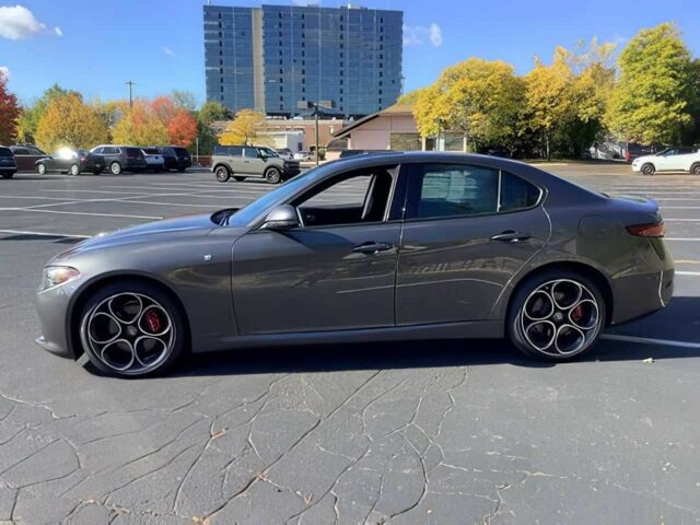 Серый Альфа Giulia, объемом двигателя 2 л и пробегом 17 тыс. км за 6400 $, фото 2 на Automoto.ua