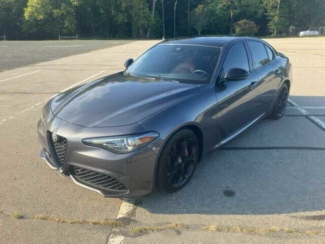 Серый Альфа Giulia, объемом двигателя 2 л и пробегом 16 тыс. км за 13000 $, фото 2 на Automoto.ua