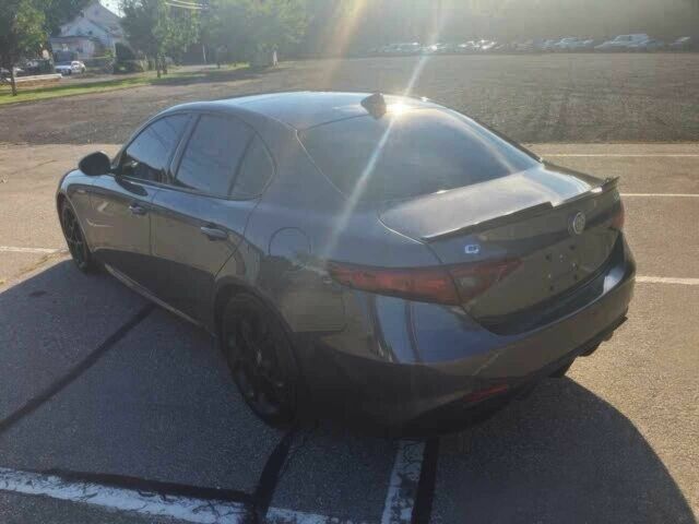 Серый Альфа Giulia, объемом двигателя 2 л и пробегом 16 тыс. км за 13000 $, фото 4 на Automoto.ua