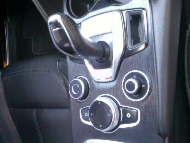Серый Альфа Giulia, объемом двигателя 2 л и пробегом 45 тыс. км за 13000 $, фото 12 на Automoto.ua