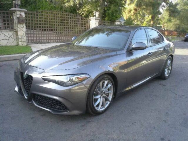 Серый Альфа Giulia, объемом двигателя 2 л и пробегом 45 тыс. км за 13000 $, фото 3 на Automoto.ua