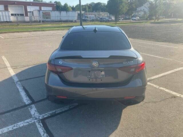 Серый Альфа Giulia, объемом двигателя 2 л и пробегом 16 тыс. км за 13000 $, фото 5 на Automoto.ua