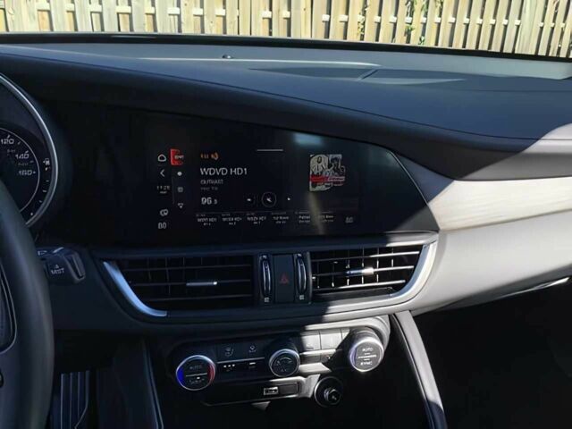 Серый Альфа Giulia, объемом двигателя 2 л и пробегом 17 тыс. км за 6400 $, фото 8 на Automoto.ua