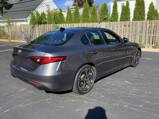 Серый Альфа Giulia, объемом двигателя 2 л и пробегом 17 тыс. км за 6400 $, фото 3 на Automoto.ua