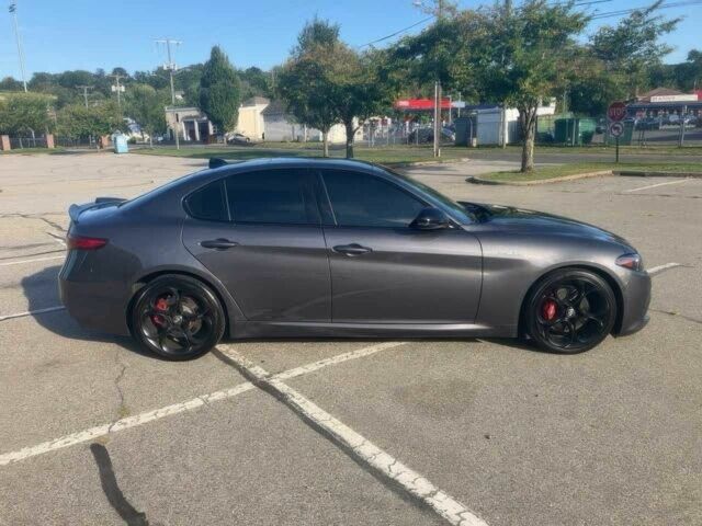 Серый Альфа Giulia, объемом двигателя 2 л и пробегом 16 тыс. км за 13000 $, фото 7 на Automoto.ua