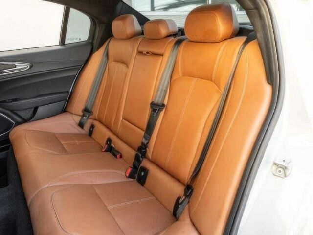 Серый Альфа Giulia, объемом двигателя 2 л и пробегом 24 тыс. км за 10900 $, фото 6 на Automoto.ua