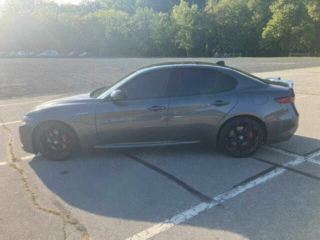 Серый Альфа Giulia, объемом двигателя 2 л и пробегом 16 тыс. км за 13000 $, фото 3 на Automoto.ua