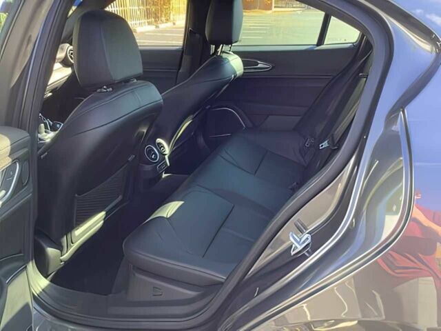 Серый Альфа Giulia, объемом двигателя 2 л и пробегом 17 тыс. км за 6400 $, фото 11 на Automoto.ua