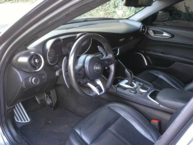 Серый Альфа Giulia, объемом двигателя 2 л и пробегом 45 тыс. км за 13000 $, фото 9 на Automoto.ua