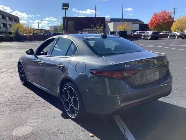 Серый Альфа Giulia, объемом двигателя 2 л и пробегом 17 тыс. км за 6400 $, фото 5 на Automoto.ua