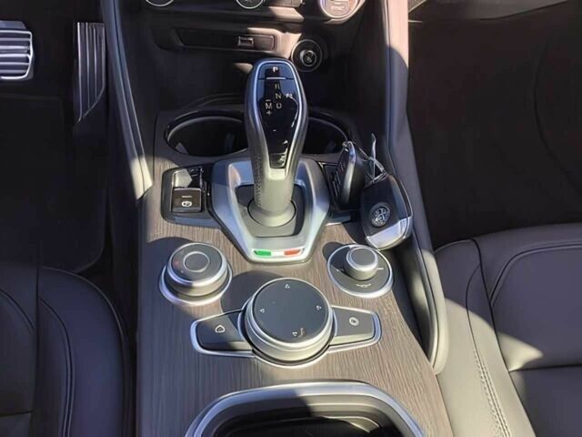 Серый Альфа Giulia, объемом двигателя 2 л и пробегом 17 тыс. км за 6400 $, фото 9 на Automoto.ua