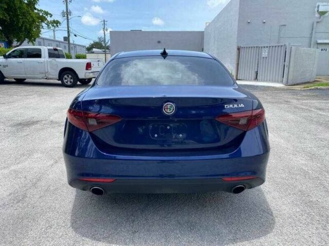 Синий Альфа Giulia, объемом двигателя 2 л и пробегом 48 тыс. км за 4800 $, фото 3 на Automoto.ua