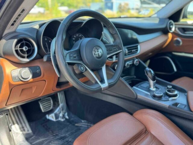 Синий Альфа Giulia, объемом двигателя 2 л и пробегом 55 тыс. км за 9170 $, фото 8 на Automoto.ua