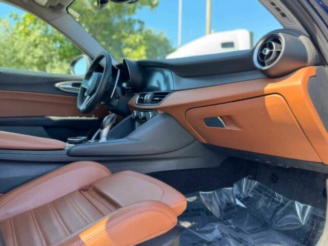 Синий Альфа Giulia, объемом двигателя 2 л и пробегом 55 тыс. км за 9170 $, фото 10 на Automoto.ua