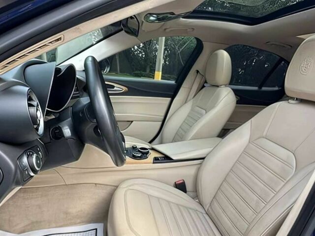 Синий Альфа Giulia, объемом двигателя 2 л и пробегом 117 тыс. км за 12300 $, фото 7 на Automoto.ua
